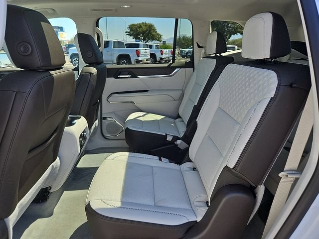 2026 GMC Acadia Denali - Photo 11