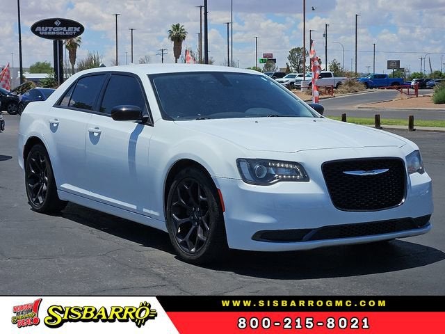 2019 Chrysler 300 Touring's photo