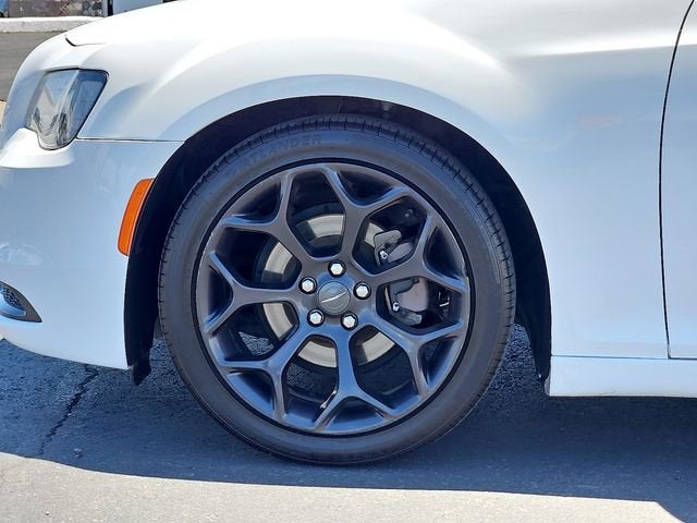 2019 Chrysler 300 Touring