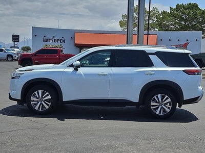 2025 Nissan Pathfinder SL