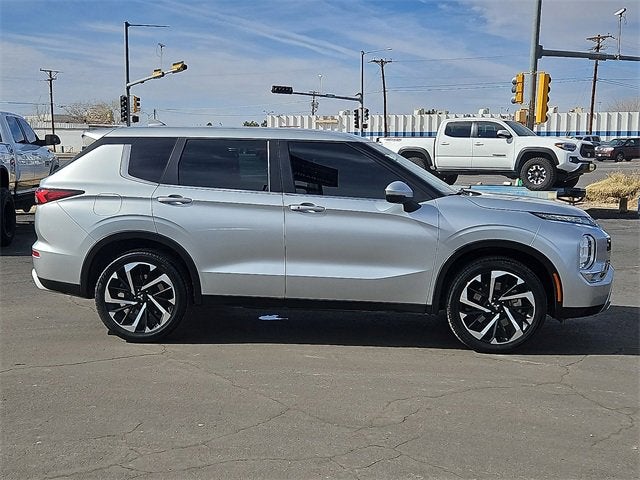 2023 Mitsubishi Outlander SE
