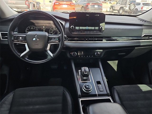 2023 Mitsubishi Outlander SE