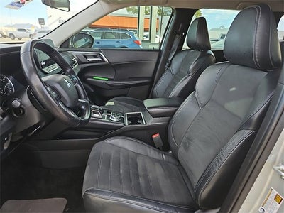 2023 Mitsubishi Outlander SE