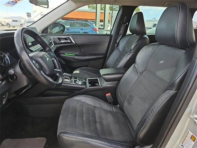 2023 Mitsubishi Outlander SE