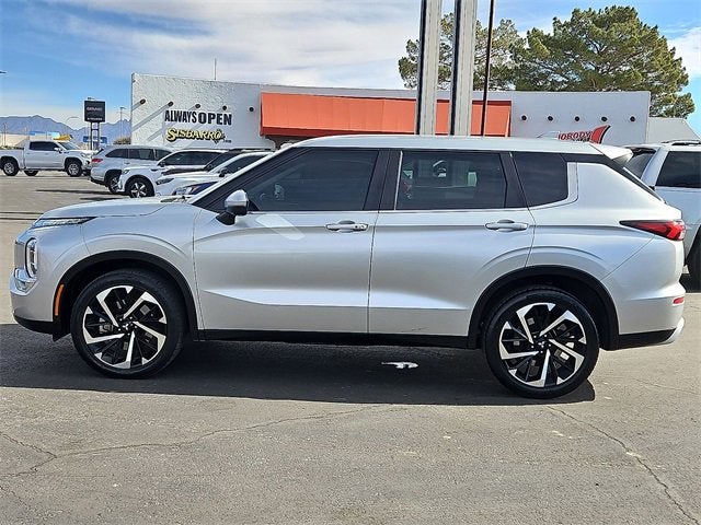 2023 Mitsubishi Outlander SE